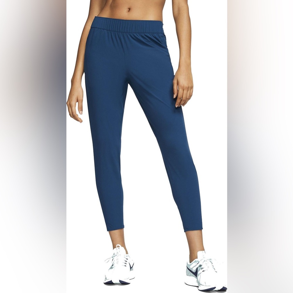 NWT Nike women’s Slim-Fit Running Pants Sz. M